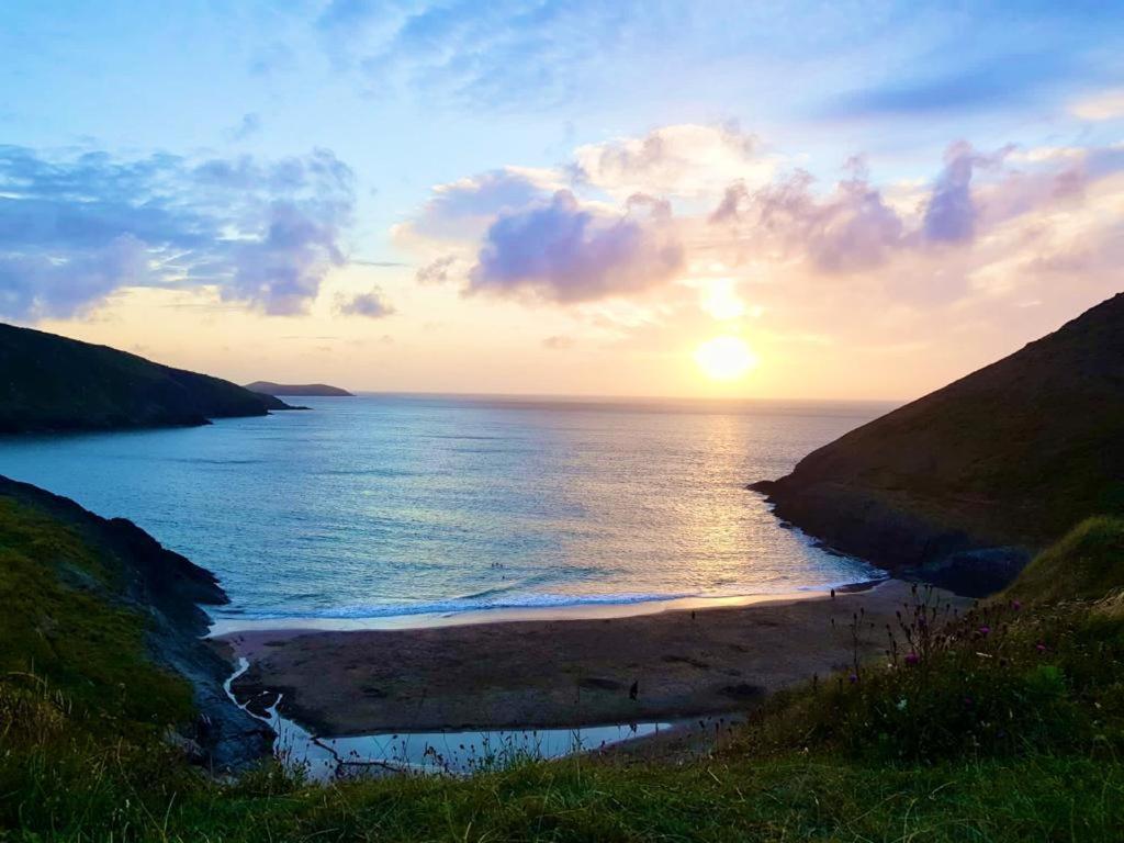 Wild Coastal Retreat At Troed Y Rhiw Aberporth, West Wales